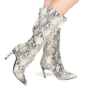 Qupid The Dasha Snake Print Boot size 6.5 A22